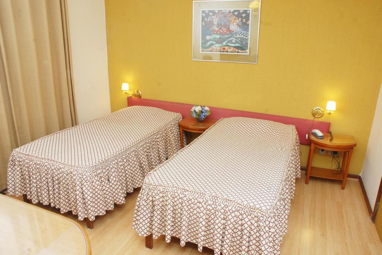 Hotel Bucsky โนวาฟริบูร์โก ภายนอก รูปภาพ