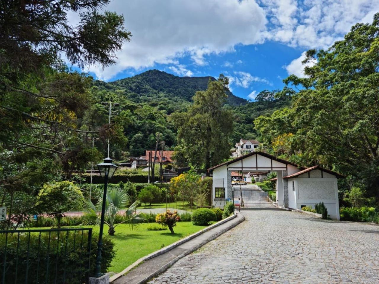 Hotel Bucsky โนวาฟริบูร์โก ภายนอก รูปภาพ